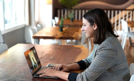 Visual examples of paraverbal communication at Vollcom Digital.