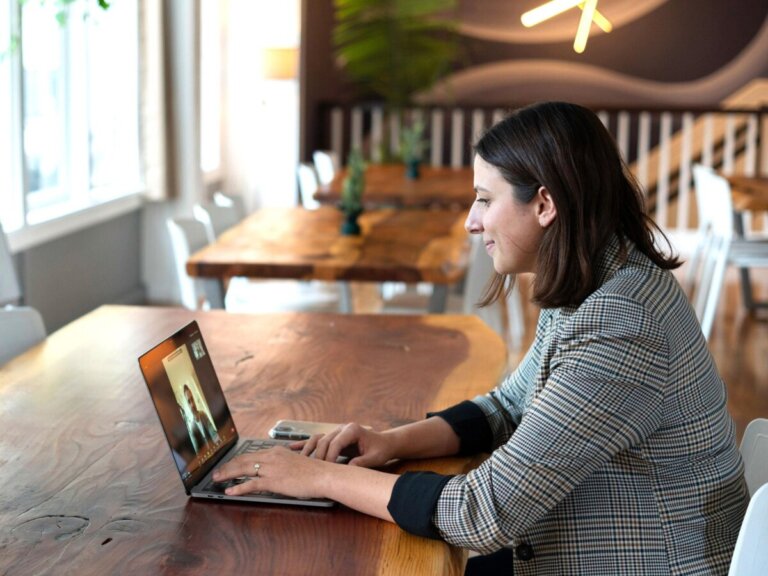 Paraverbal Communication in Remote Teams
