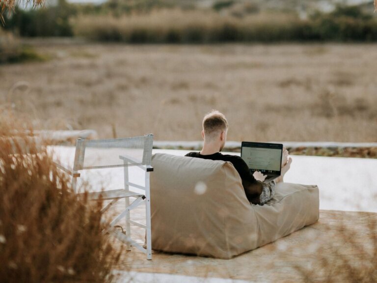 10 Digital Nomad Positions
