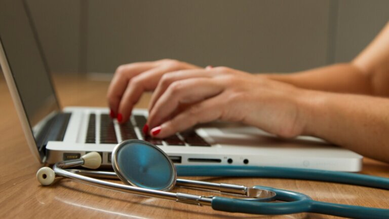 Navigating GDPR, HIPAA & PCI DSS in Healthcare IT